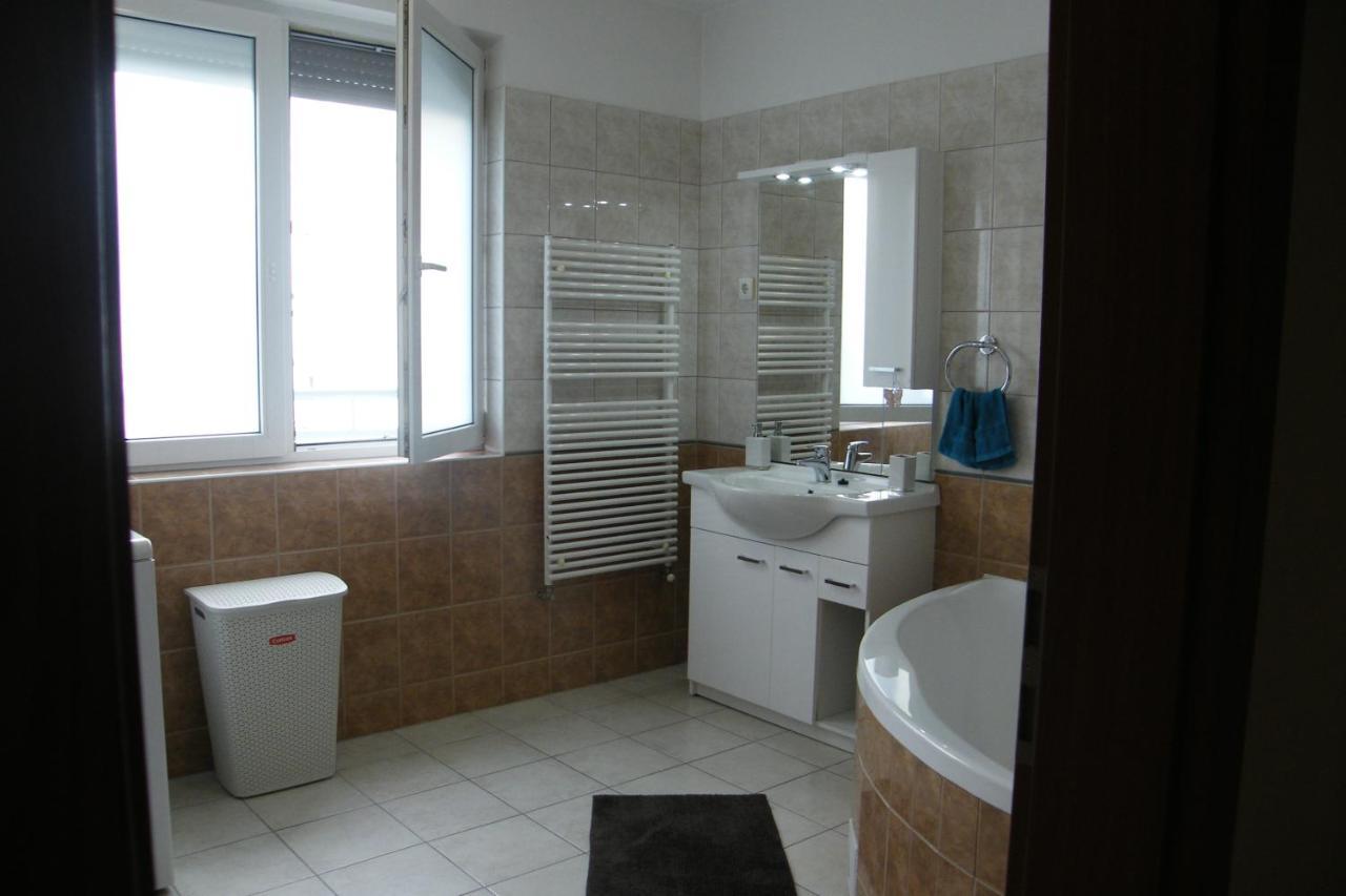 Happy Apartman Hajduszoboszlo Ngoại thất bức ảnh