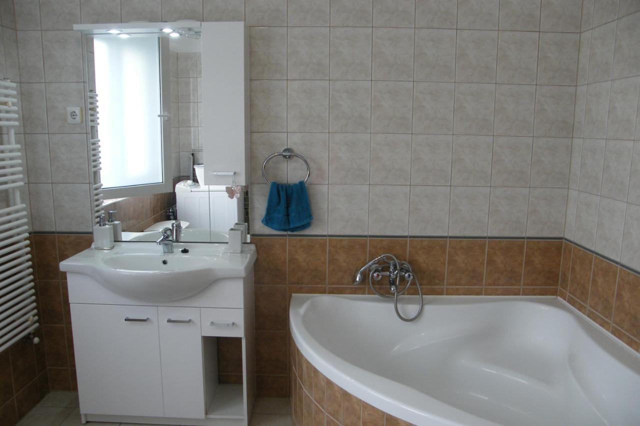 Happy Apartman Hajduszoboszlo Ngoại thất bức ảnh