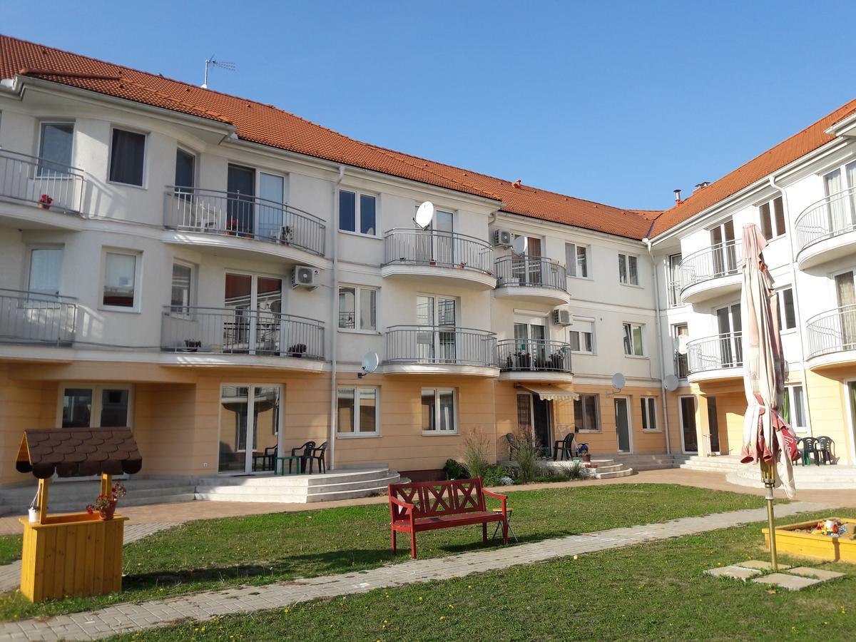 Happy Apartman Hajduszoboszlo Ngoại thất bức ảnh